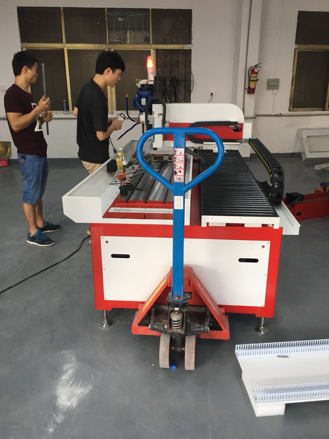 數(shù)控自動鉆孔機出貨山東！